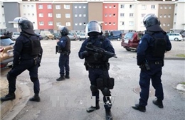 Vụ bắt cóc con tin tại Pháp: Phát hiện tài liệu liên quan IS tại nhà thủ phạm